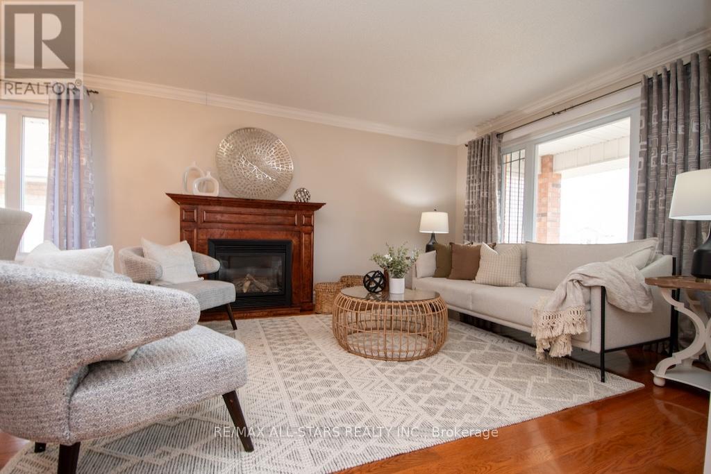 383 Wallace Drive, Kawartha Lakes (Lindsay), Ontario  K9V 6K7 - Photo 6 - X13035606