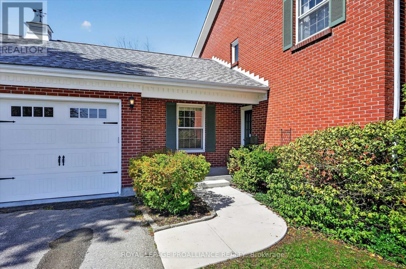 1285 Brealey Drive, Peterborough (Monaghan Ward 2), Ontario  K9K 0C4 - Photo 3 - X13035666