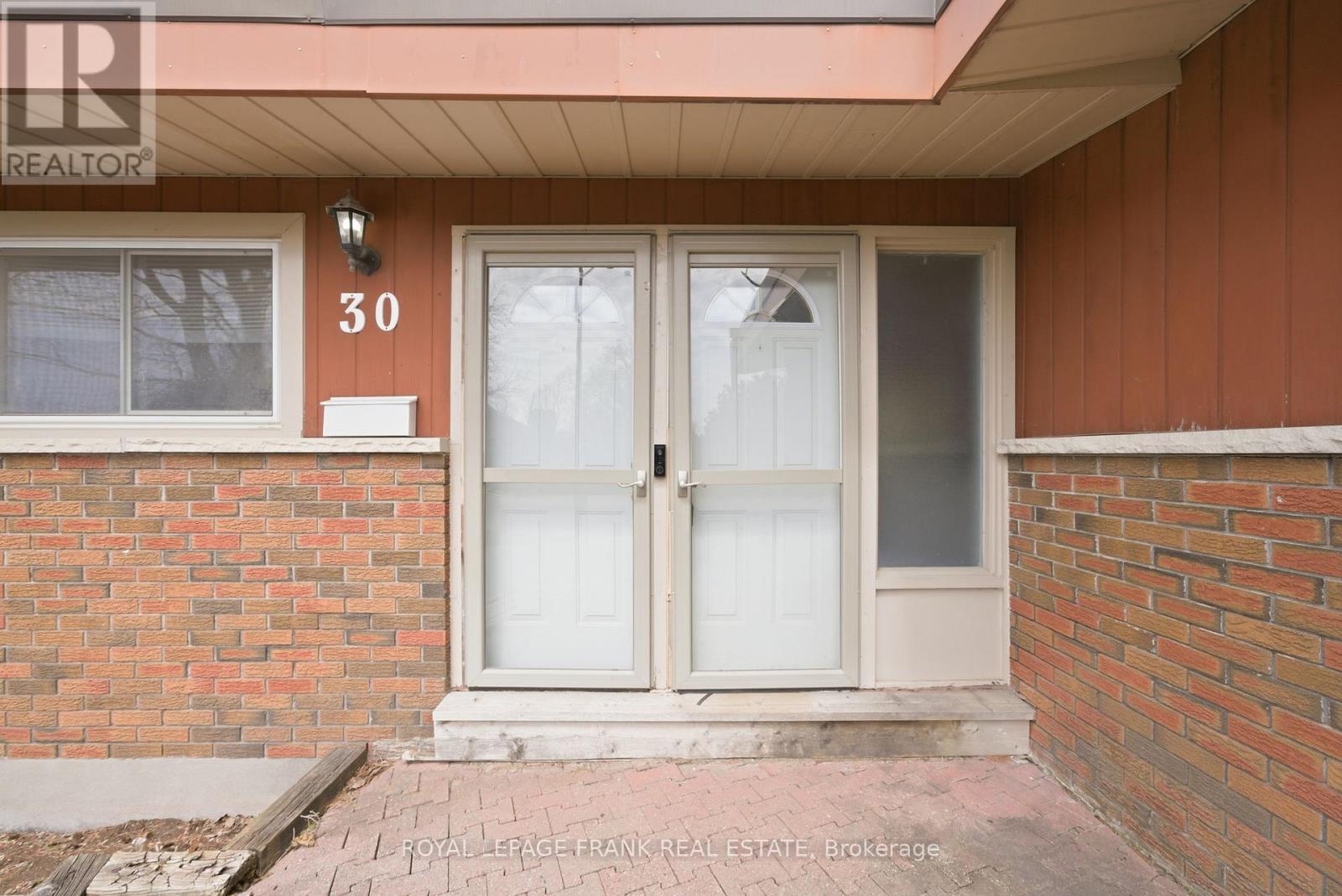 30 Maple Crescent, Kawartha Lakes (Lindsay), Ontario  K9V 2R7 - Photo 4 - X13036480