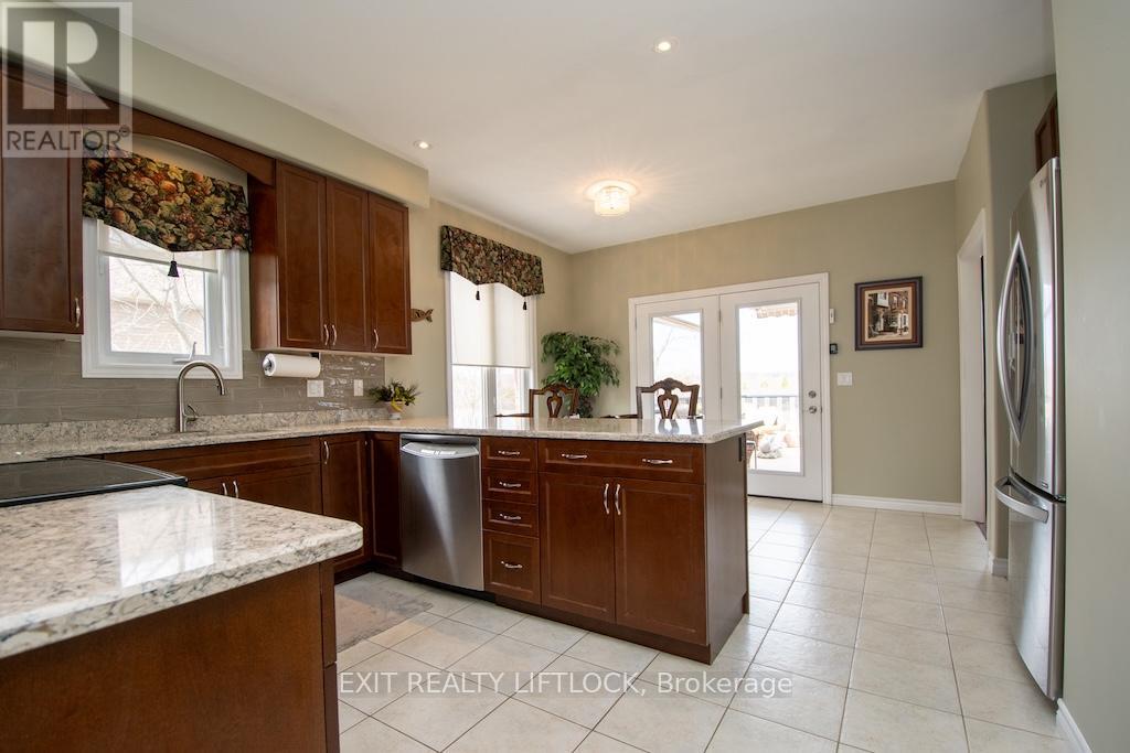 2495 Cunningham Boulevard, Peterborough (Ashburnham Ward 4), Ontario  K9H 0A9 - Photo 19 - X13036500