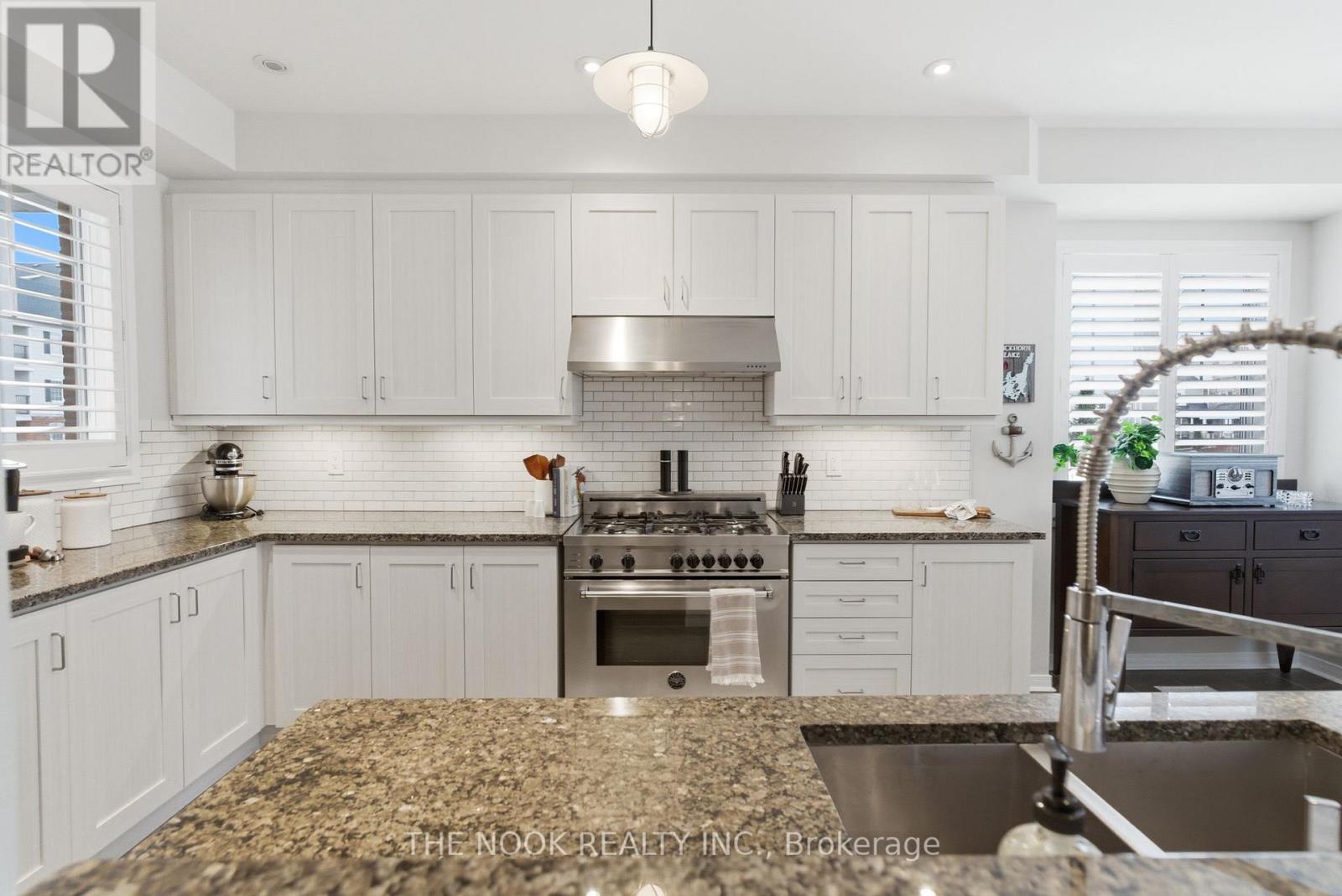 320 Lakebreeze Drive N, Clarington (Newcastle), Ontario  L1B 0A1 - Photo 7 - E13036936