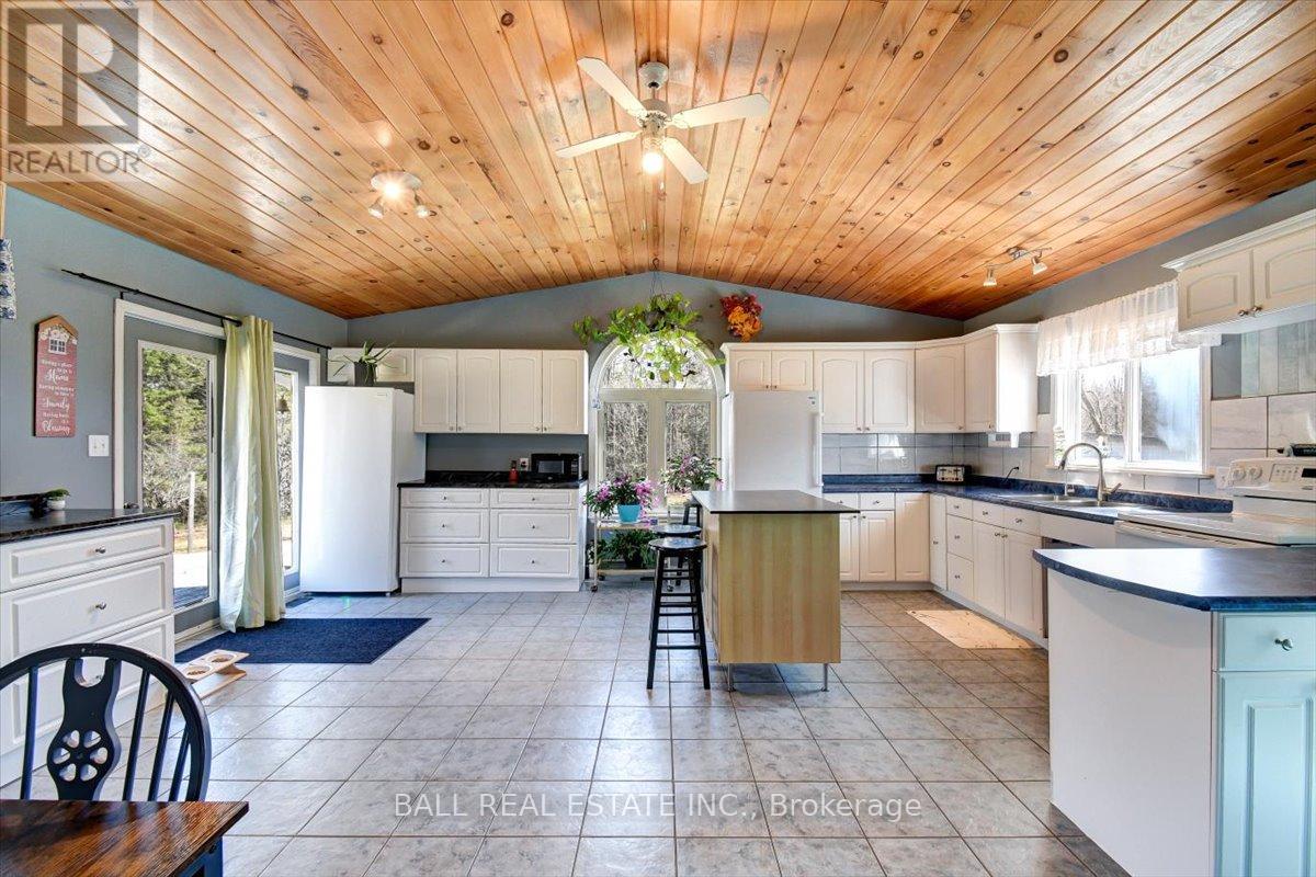 1230 Ojibway Road, Highlands East (Cardiff Ward), Ontario  K0L 2A0 - Photo 6 - X13040754