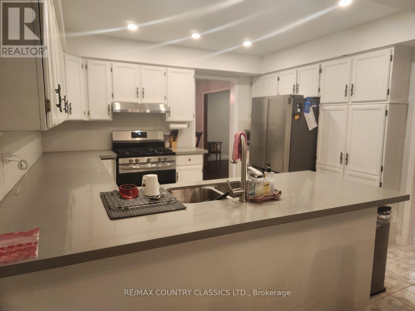 1210 Summit Drive, Peterborough (Otonabee Ward 1), Ontario  K9J 8A7 - Photo 4 - X13041020