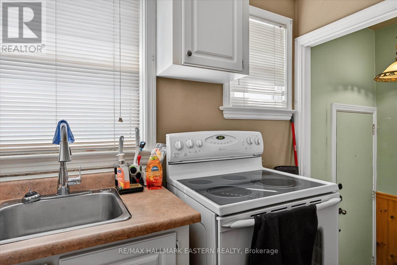 561 Spruce Avenue, Peterborough (Otonabee Ward 1), Ontario  K9J 5A4 - Photo 11 - X13041374