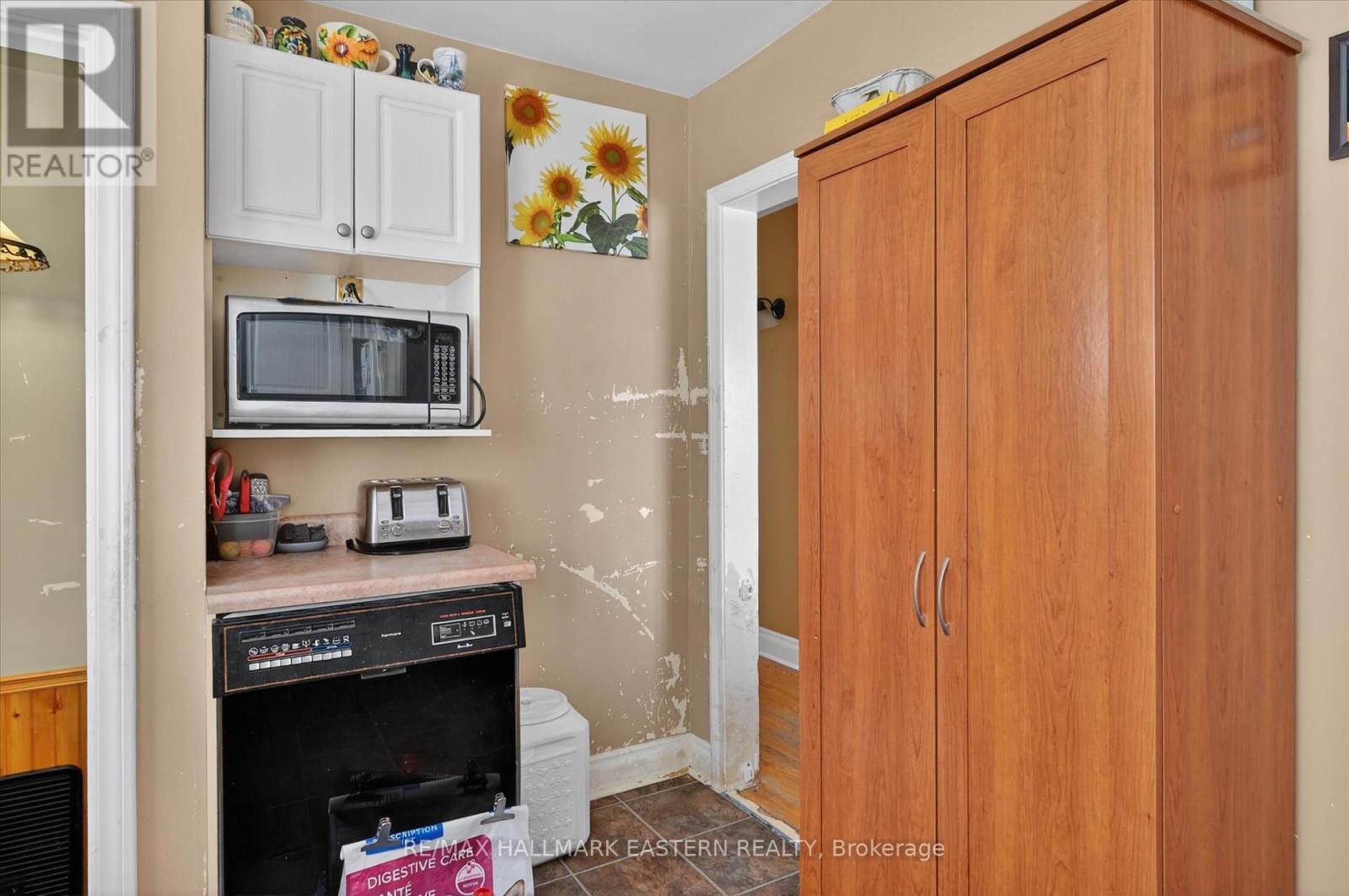 561 Spruce Avenue, Peterborough (Otonabee Ward 1), Ontario  K9J 5A4 - Photo 12 - X13041374