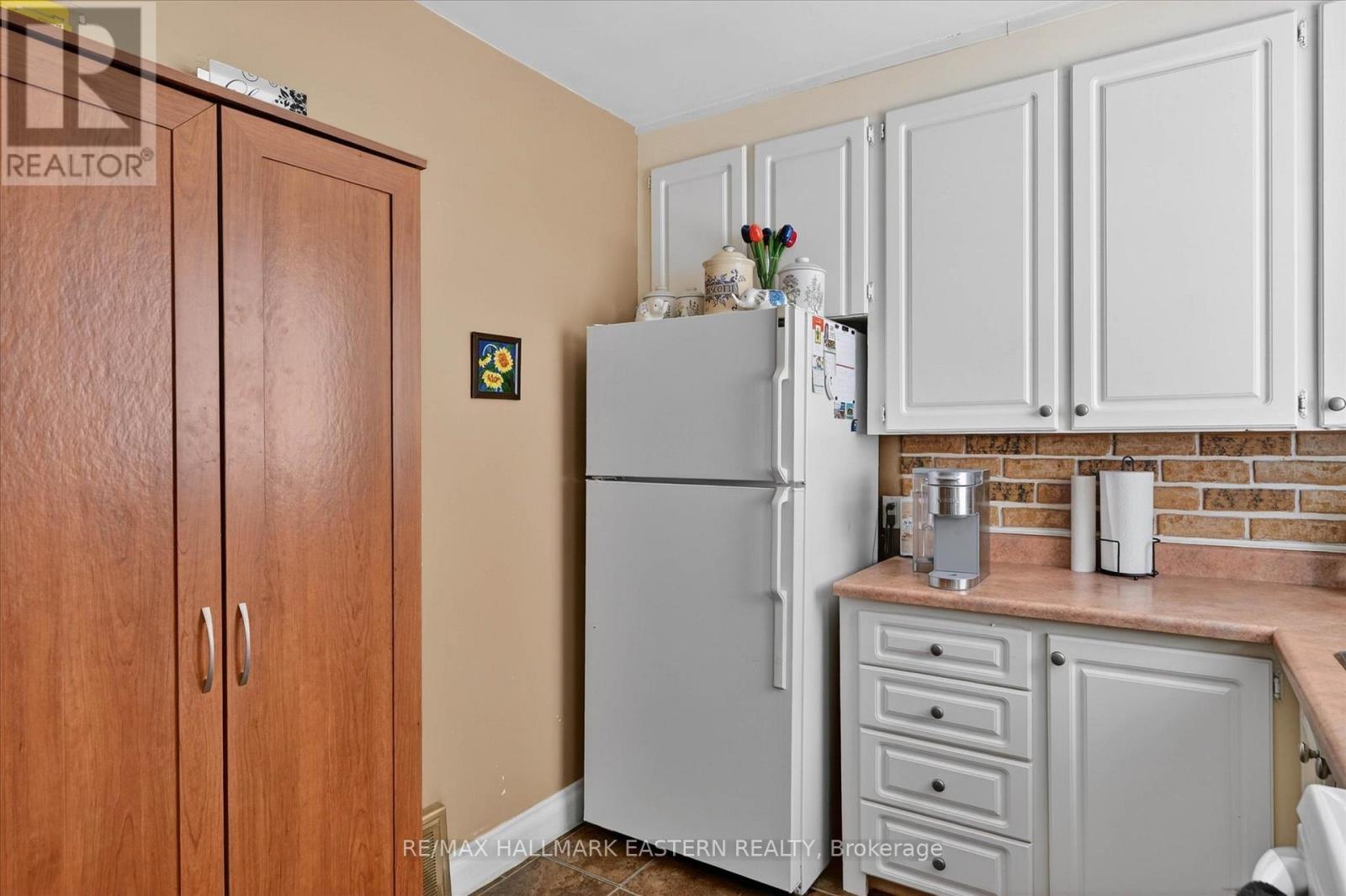 561 Spruce Avenue, Peterborough (Otonabee Ward 1), Ontario  K9J 5A4 - Photo 13 - X13041374