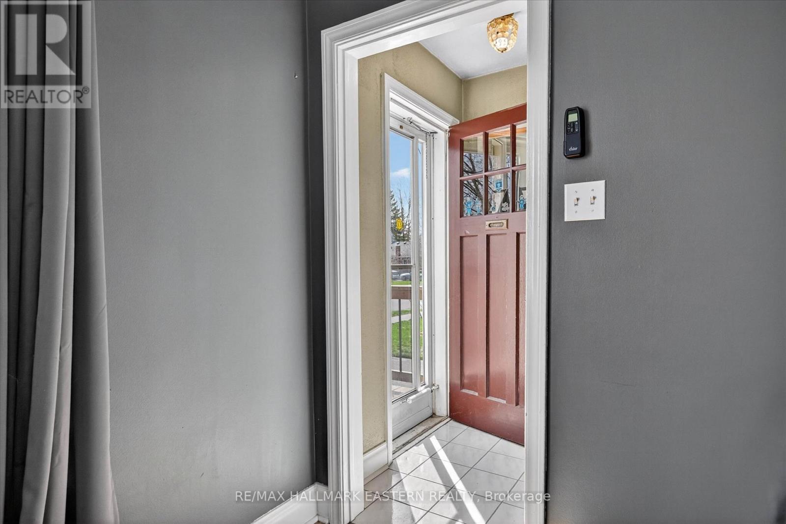 561 Spruce Avenue, Peterborough (Otonabee Ward 1), Ontario  K9J 5A4 - Photo 3 - X13041374