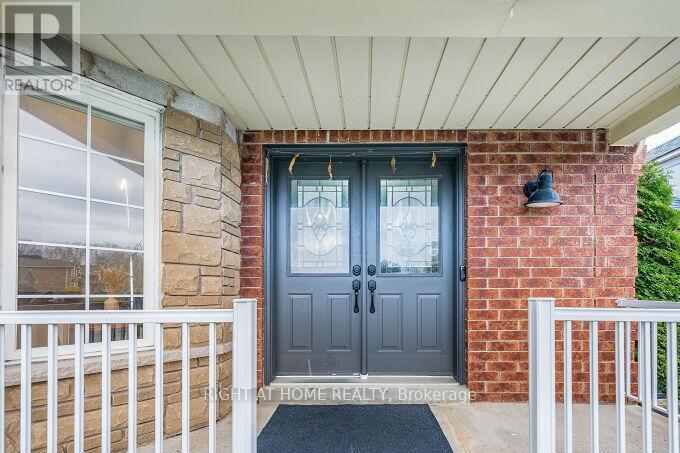 2 Catherwood Lane, Clarington (Newcastle), Ontario  L1B 1C1 - Photo 3 - E13041490