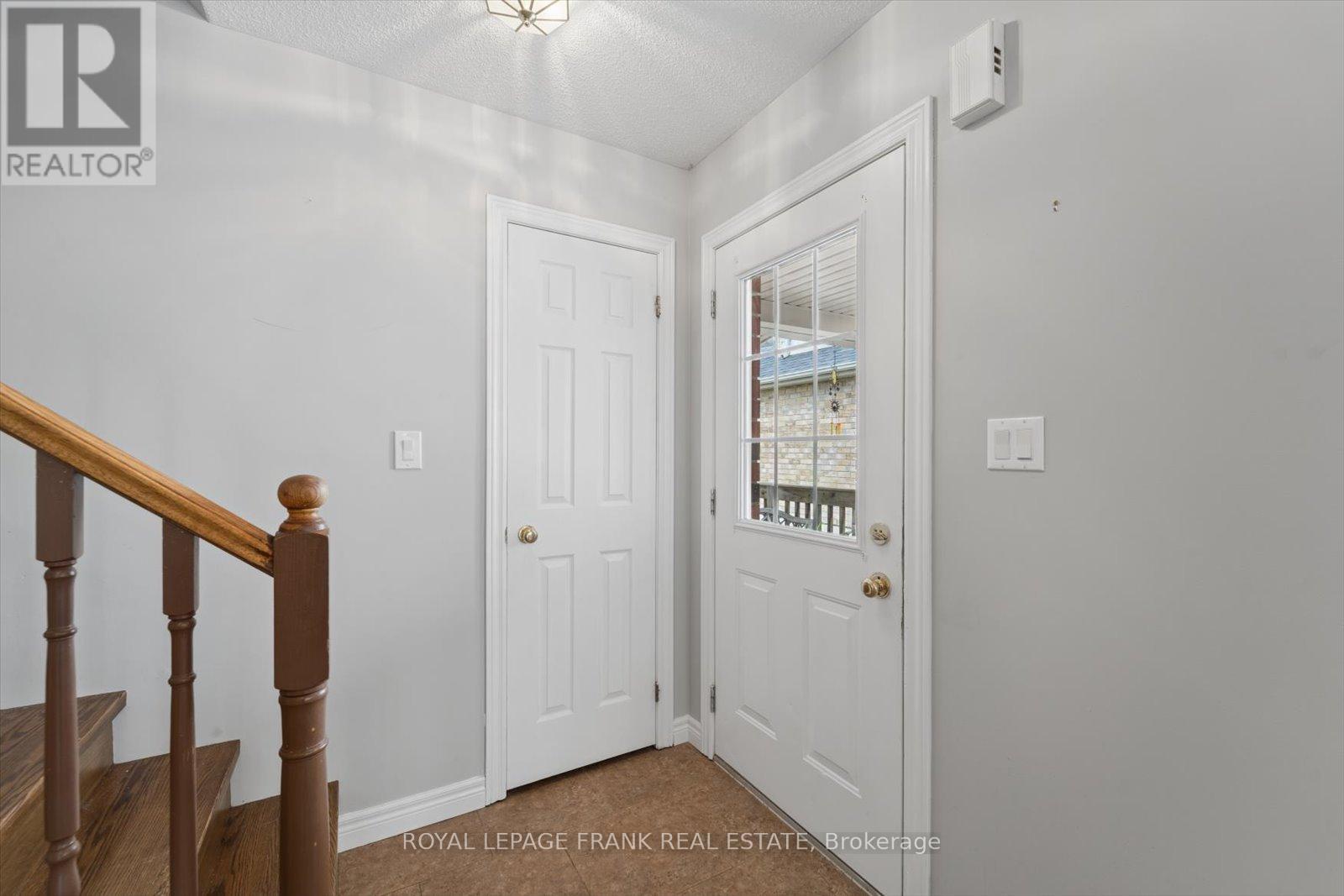 31 Lang Court, Kawartha Lakes (Lindsay), Ontario  K9V 6E5 - Photo 6 - X13041644