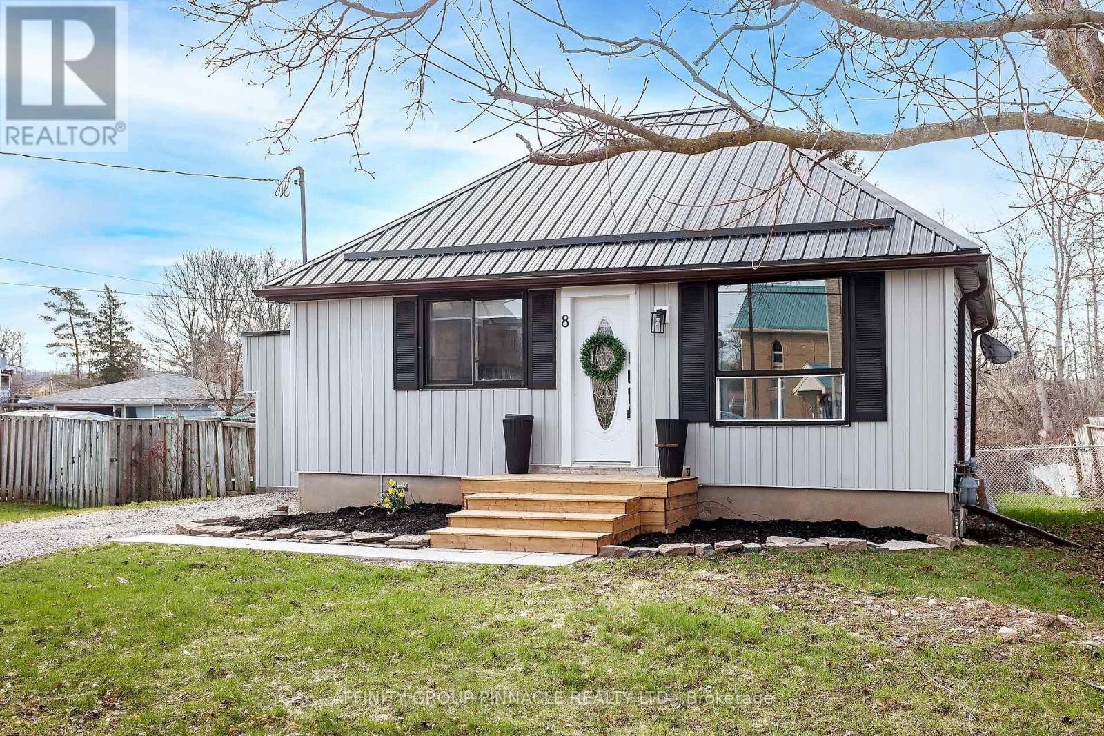 8 Mary Street W, Kawartha Lakes (Omemee), Ontario  K0L 2W0 - Photo 2 - X13042550