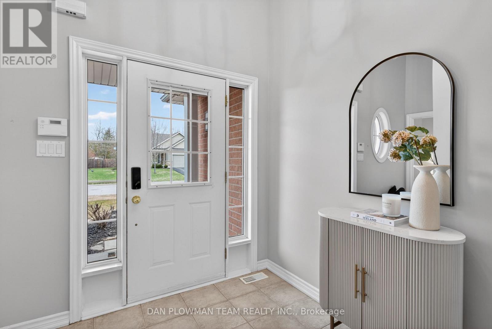 10 Springbank Road, Kawartha Lakes (Omemee), Ontario  K0L 2W0 - Photo 6 - X13044510