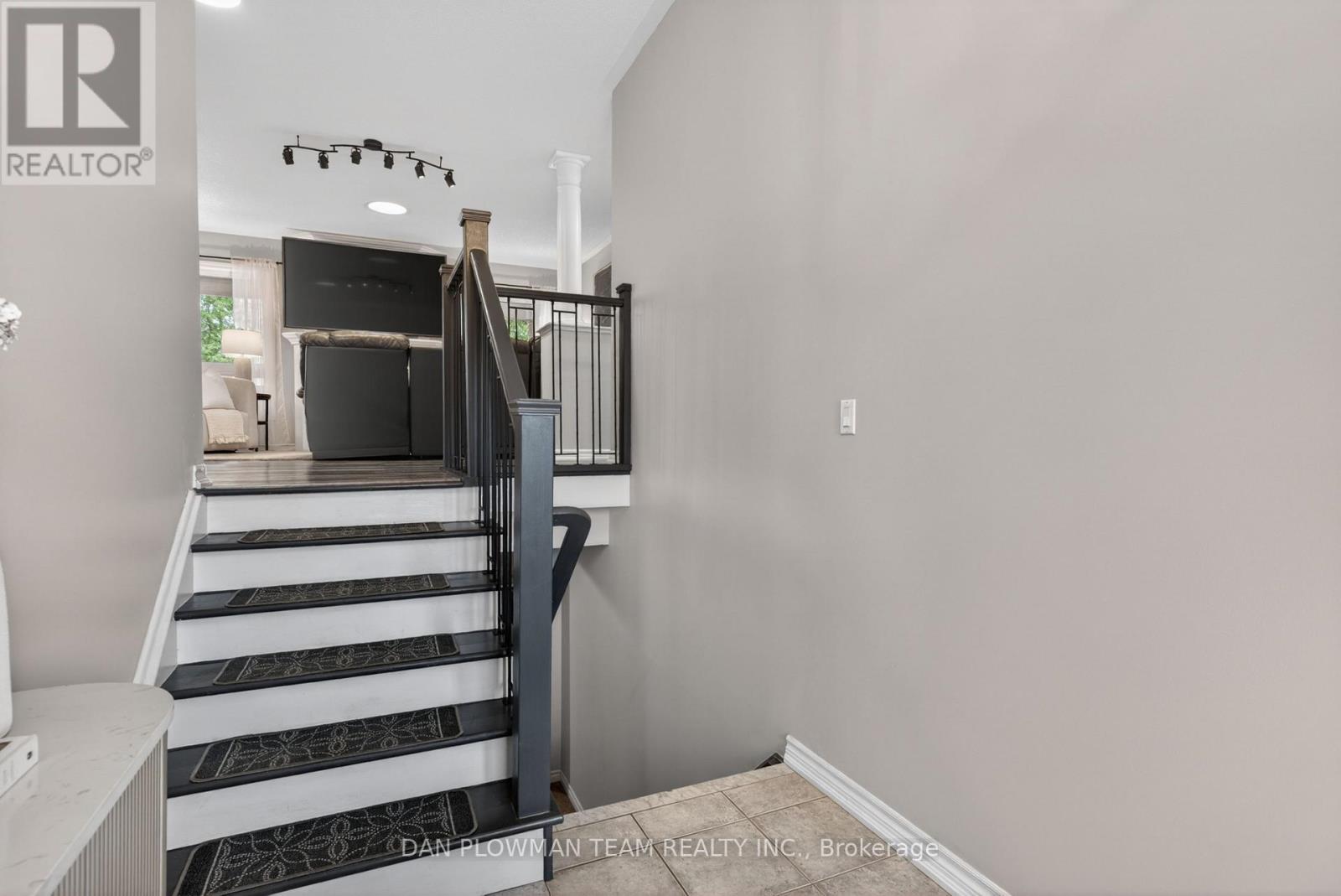 10 Springbank Road, Kawartha Lakes (Omemee), Ontario  K0L 2W0 - Photo 7 - X13044510