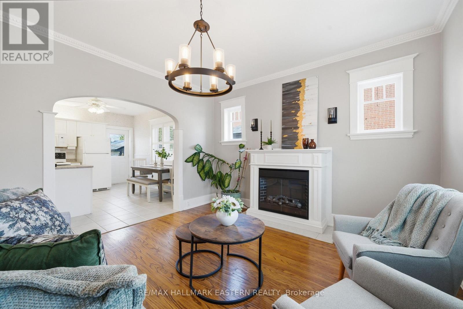 556 Douglas Avenue, Peterborough (Town Ward 3), Ontario  K9J 4L1 - Photo 10 - X13045974