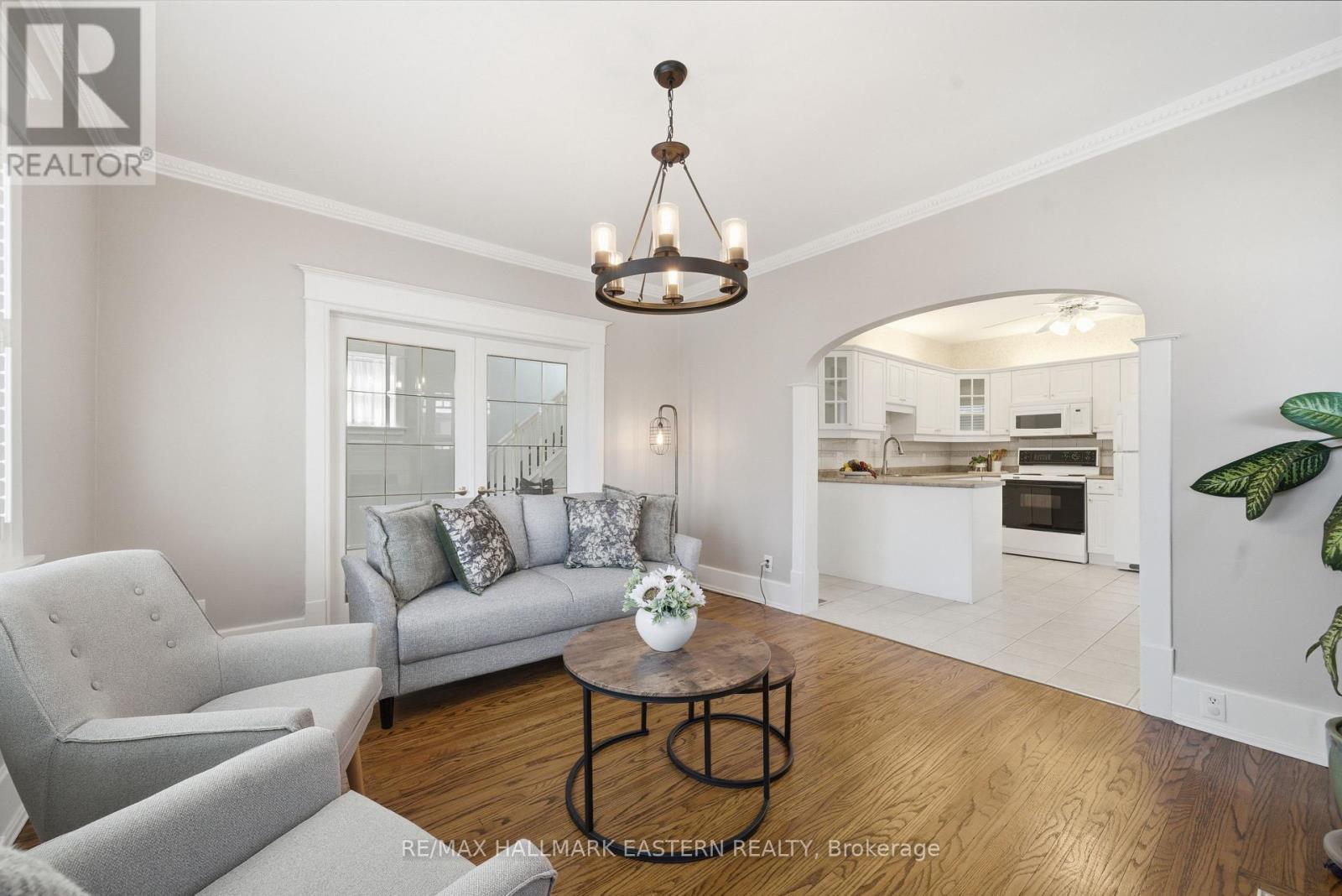 556 Douglas Avenue, Peterborough (Town Ward 3), Ontario  K9J 4L1 - Photo 12 - X13045974