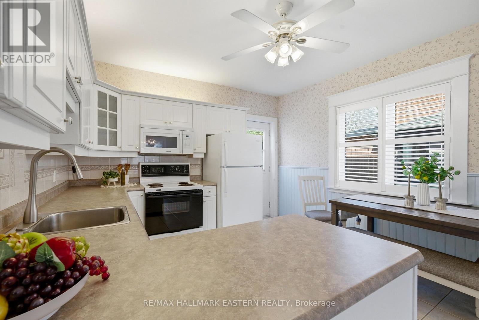 556 Douglas Avenue, Peterborough (Town Ward 3), Ontario  K9J 4L1 - Photo 13 - X13045974