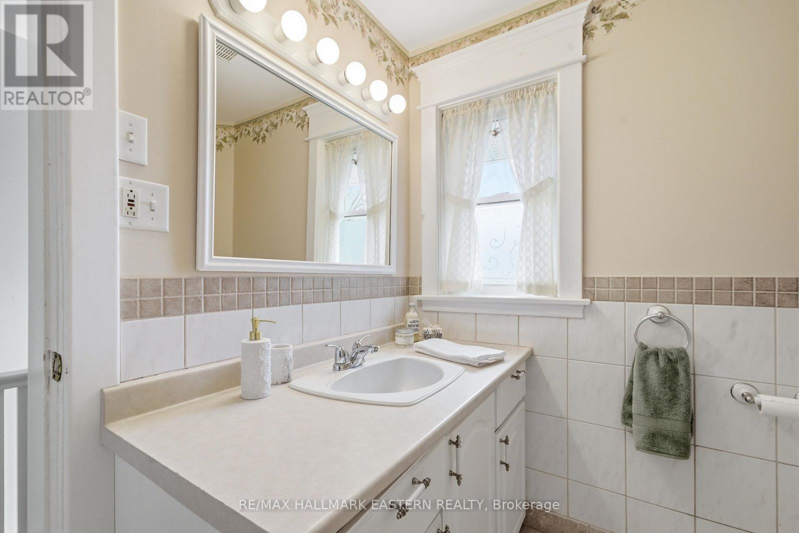 556 Douglas Avenue, Peterborough (Town Ward 3), Ontario  K9J 4L1 - Photo 27 - X13045974