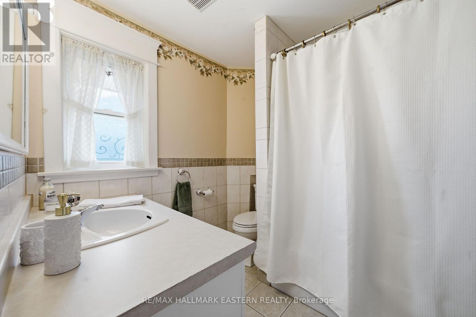 556 Douglas Avenue, Peterborough (Town Ward 3), Ontario  K9J 4L1 - Photo 28 - X13045974