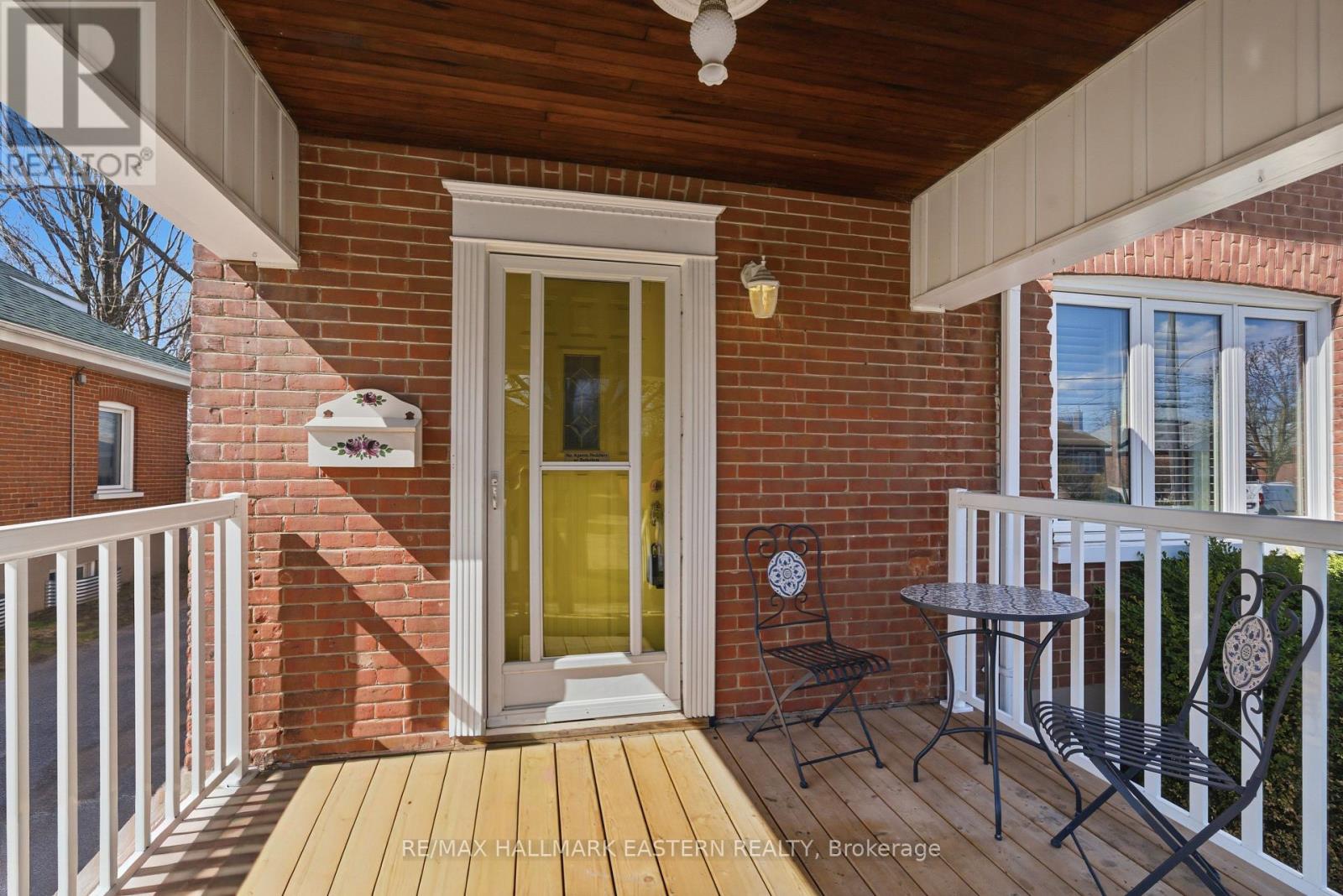 556 Douglas Avenue, Peterborough (Town Ward 3), Ontario  K9J 4L1 - Photo 7 - X13045974