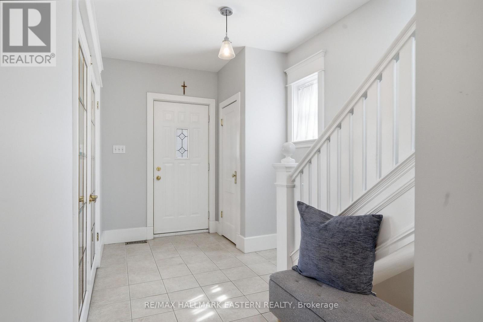 556 Douglas Avenue, Peterborough (Town Ward 3), Ontario  K9J 4L1 - Photo 8 - X13045974