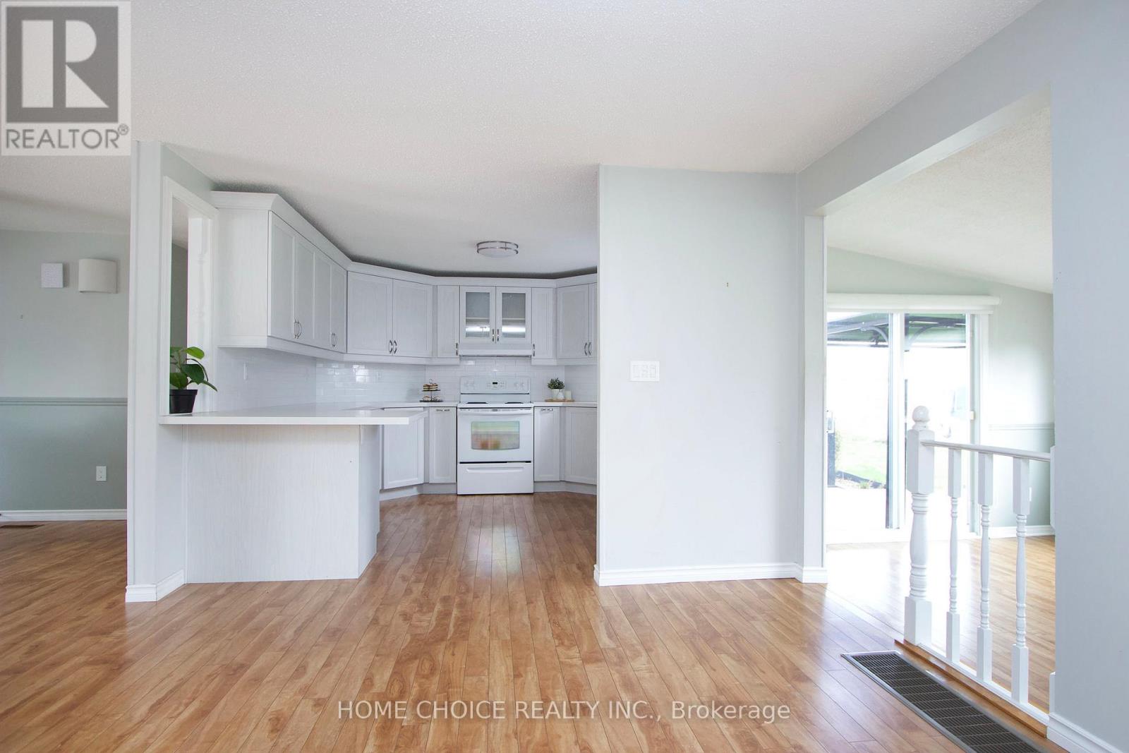 8 Loyalist Court, Clarington (Bowmanville), Ontario  L1B 1A8 - Photo 13 - E13046006