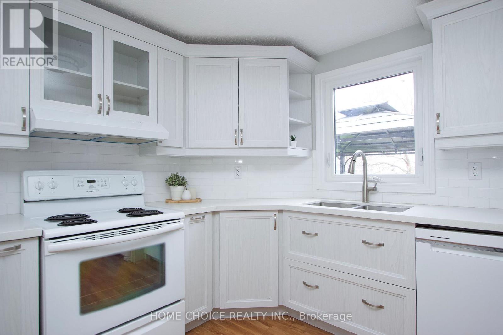 8 Loyalist Court, Clarington (Bowmanville), Ontario  L1B 1A8 - Photo 17 - E13046006