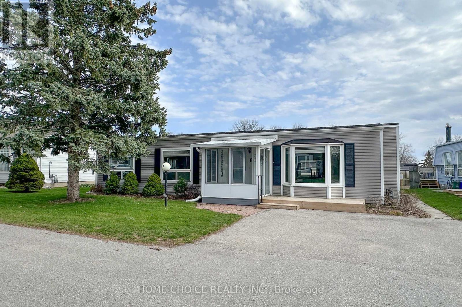 8 Loyalist Court, Clarington (Bowmanville), Ontario  L1B 1A8 - Photo 2 - E13046006