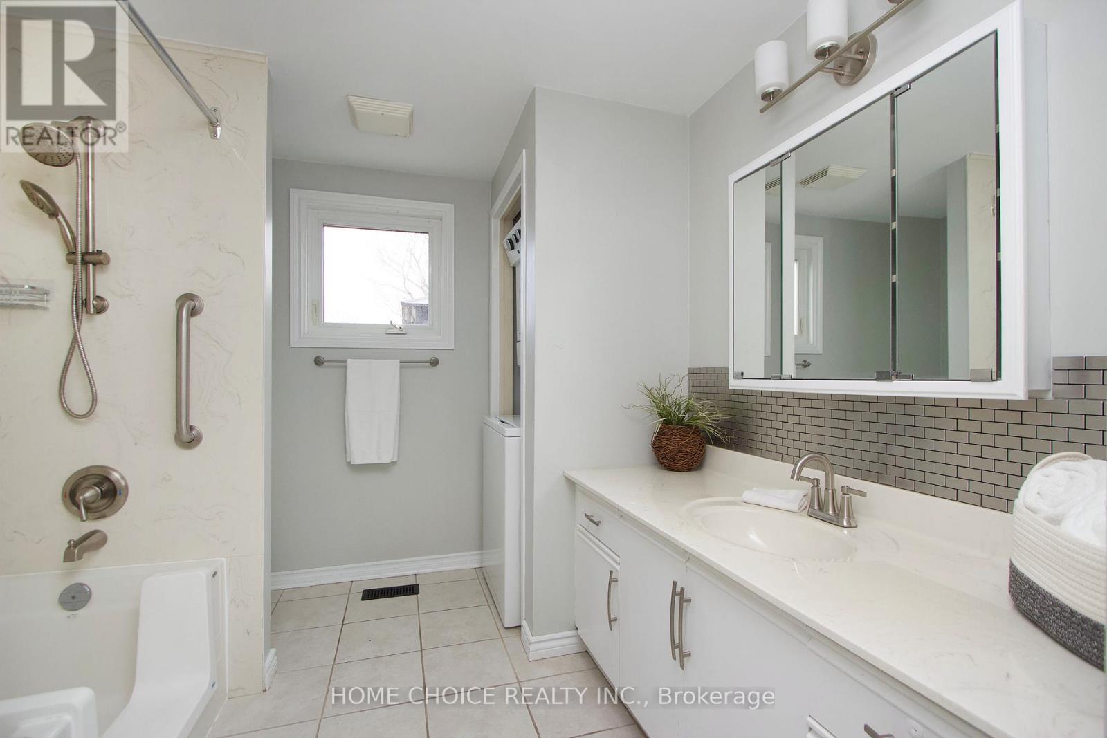 8 Loyalist Court, Clarington (Bowmanville), Ontario  L1B 1A8 - Photo 26 - E13046006