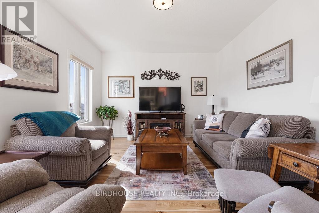 316 Blacksmith Way, Peterborough (Northcrest Ward 5), Ontario  K9L 0B5 - Photo 12 - X13046494