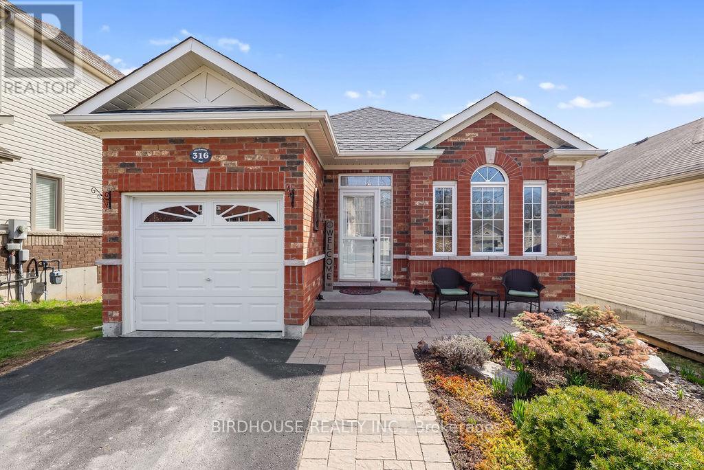 316 Blacksmith Way, Peterborough (Northcrest Ward 5), Ontario  K9L 0B5 - Photo 2 - X13046494