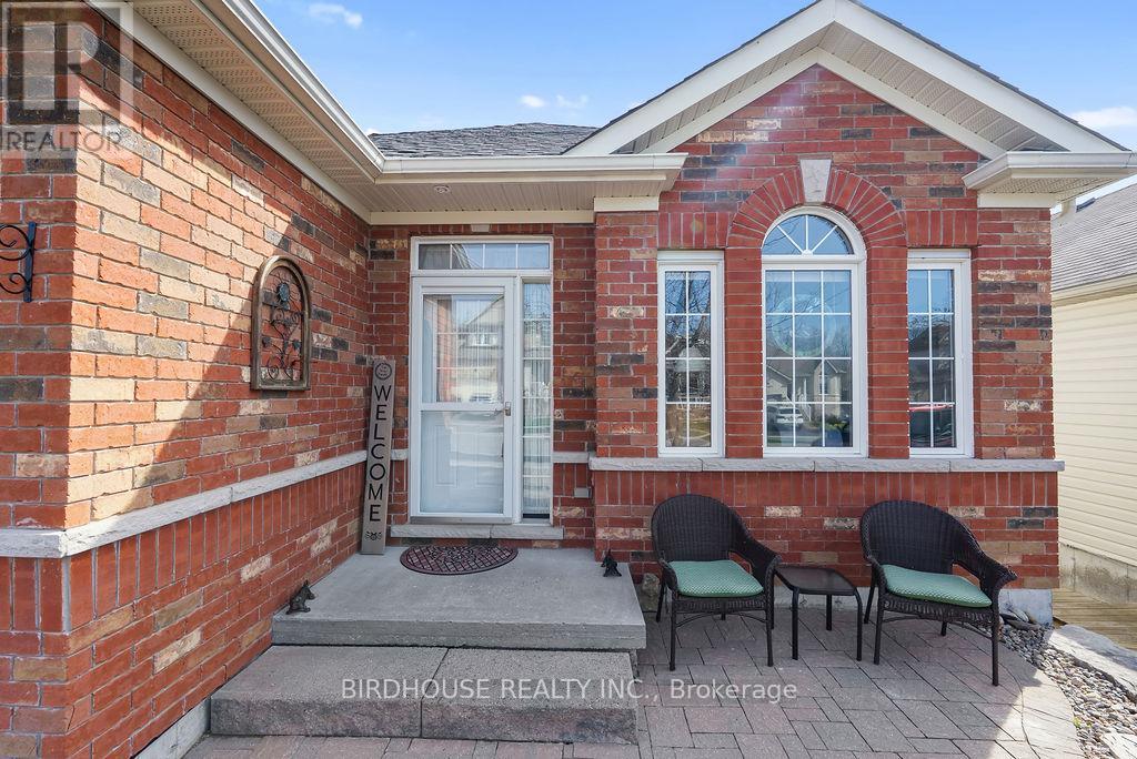 316 Blacksmith Way, Peterborough (Northcrest Ward 5), Ontario  K9L 0B5 - Photo 3 - X13046494