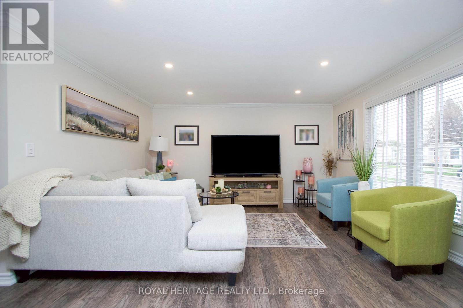 209 Wilmot Trail, Clarington (Newcastle), Ontario  L1B 1A9 - Photo 4 - E13046566