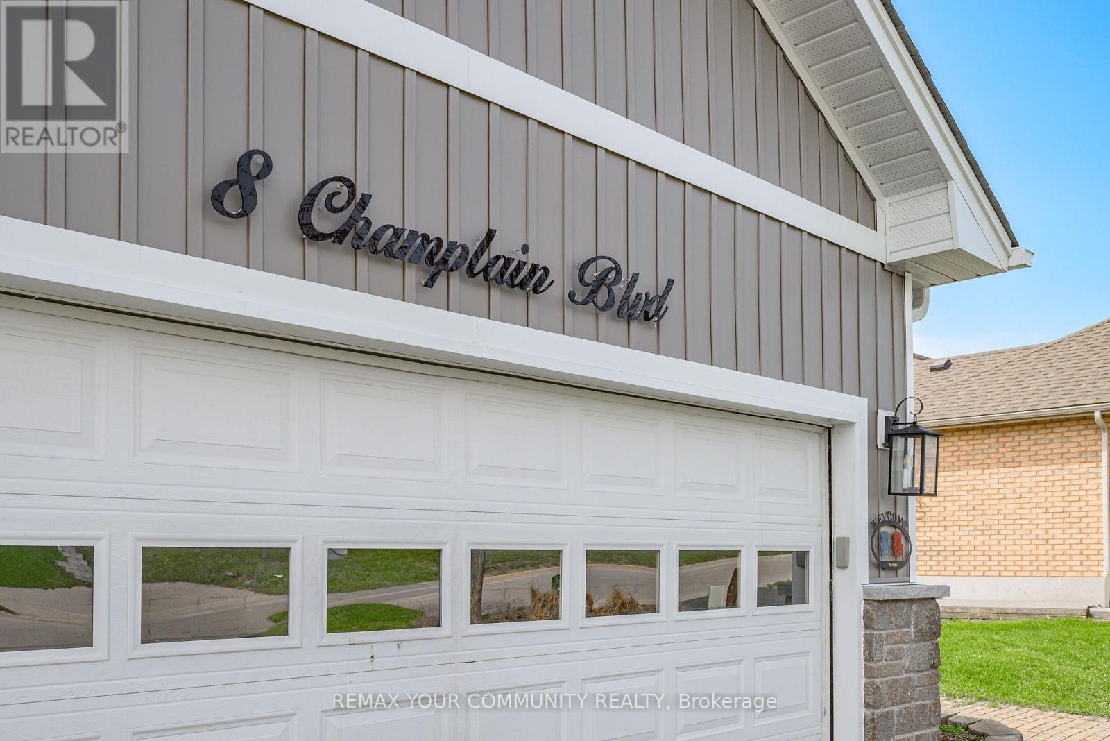 8 CHAMPLAIN BOULEVARD, kawartha lakes (lindsay), Ontario