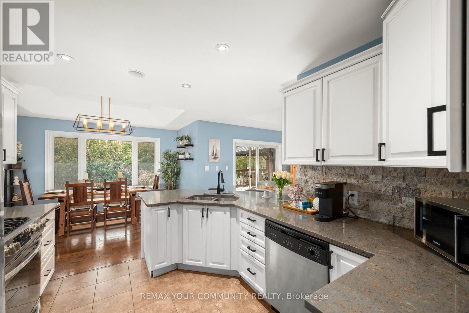 8 Champlain Boulevard, Kawartha Lakes (Lindsay), Ontario  K9V 0H9 - Photo 12 - X13046954