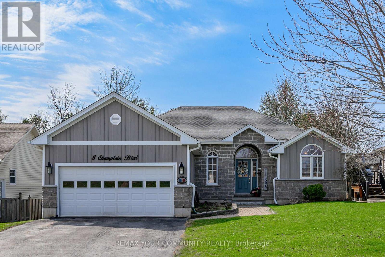 8 Champlain Boulevard, Kawartha Lakes (Lindsay), Ontario  K9V 0H9 - Photo 2 - X13046954