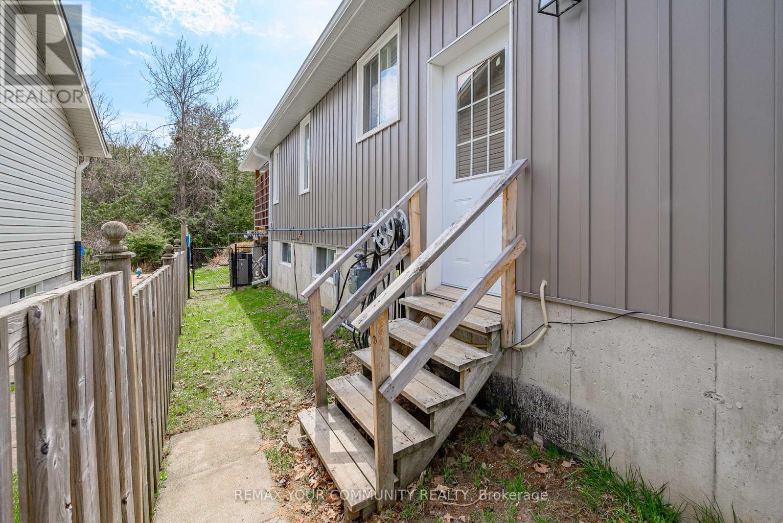 8 Champlain Boulevard, Kawartha Lakes (Lindsay), Ontario  K9V 0H9 - Photo 28 - X13046954