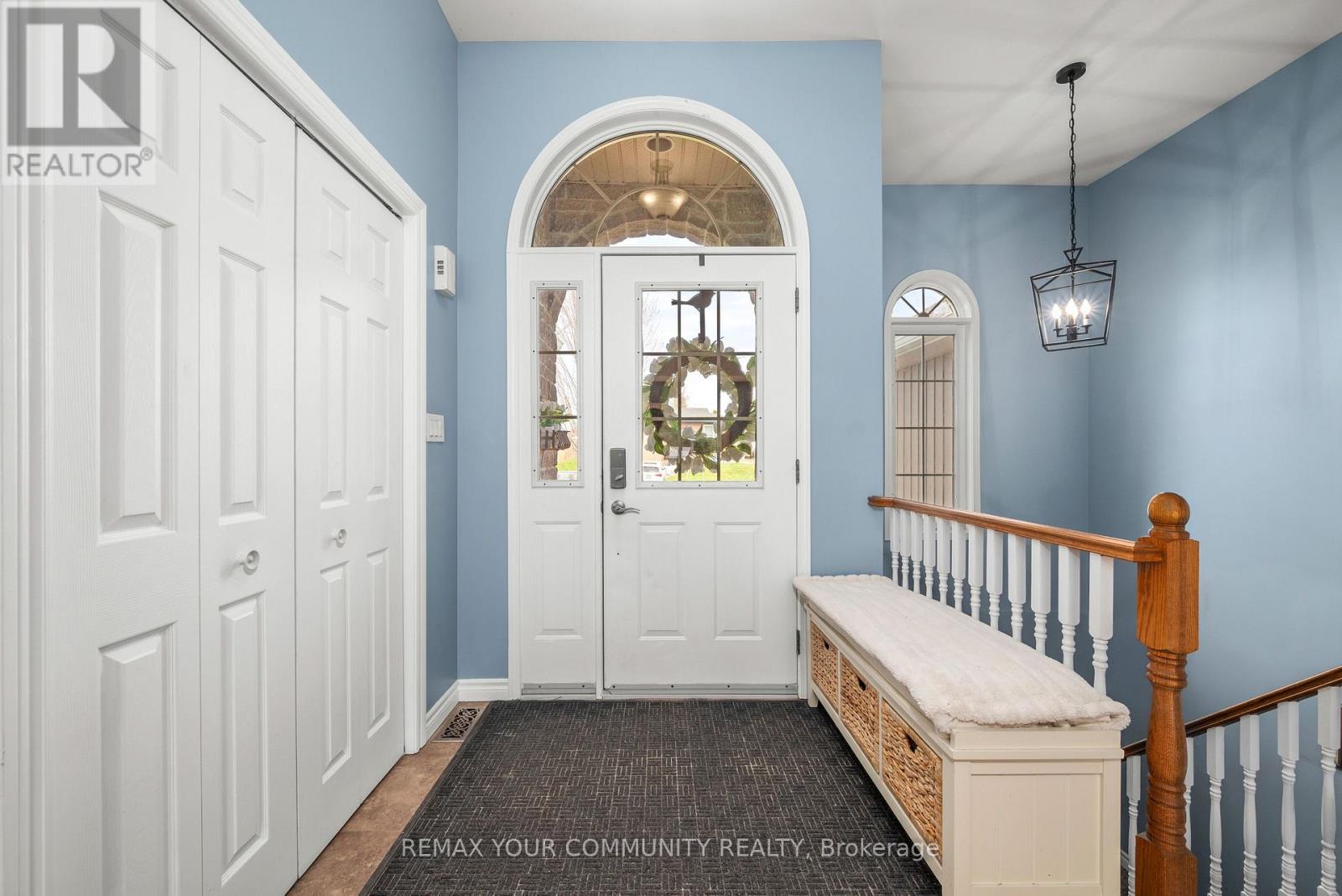 8 Champlain Boulevard, Kawartha Lakes (Lindsay), Ontario  K9V 0H9 - Photo 5 - X13046954