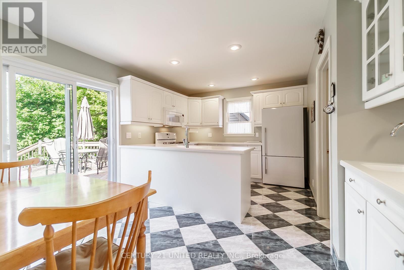 916 Valleyview Drive, Peterborough (Monaghan Ward 2), Ontario  K9J 6R1 - Photo 13 - X13047638