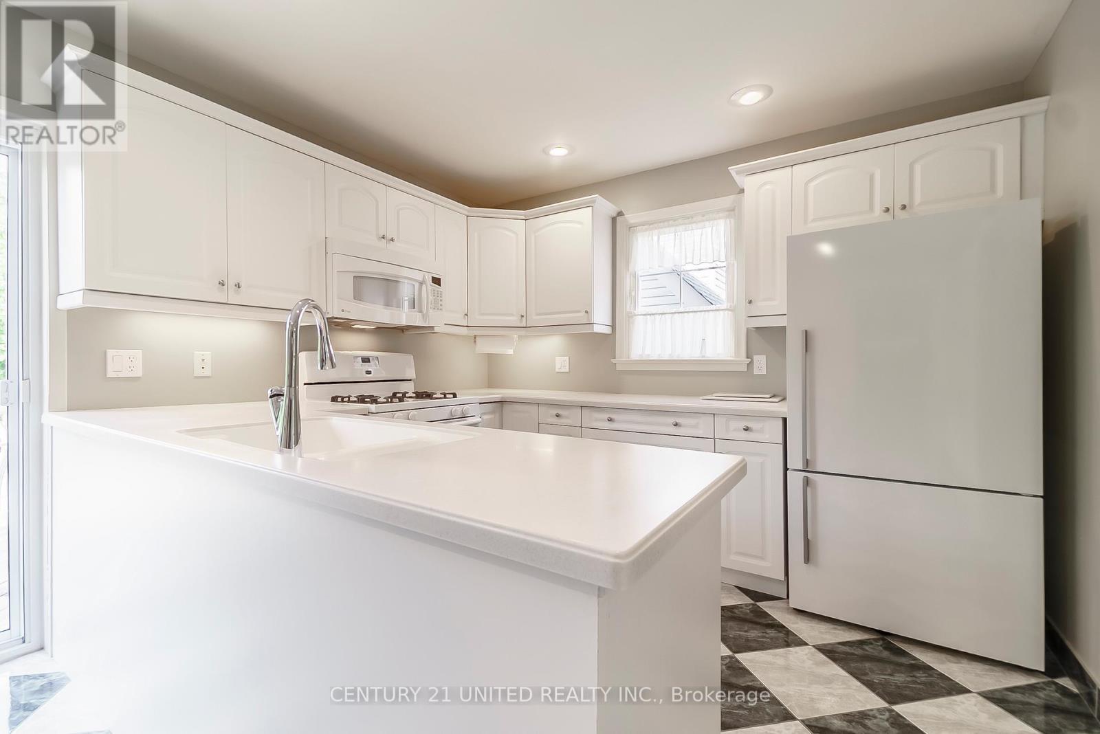 916 Valleyview Drive, Peterborough (Monaghan Ward 2), Ontario  K9J 6R1 - Photo 14 - X13047638