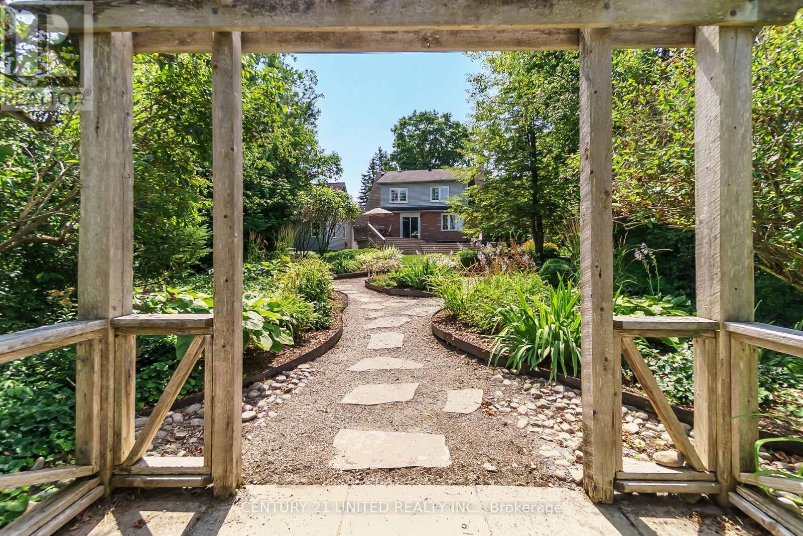 916 Valleyview Drive, Peterborough (Monaghan Ward 2), Ontario  K9J 6R1 - Photo 2 - X13047638