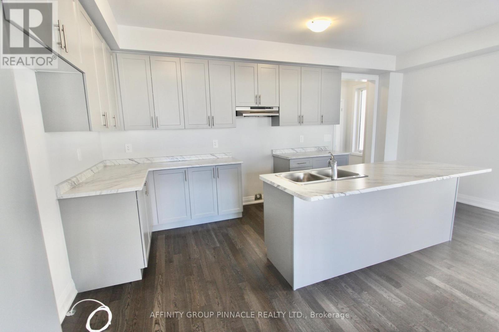 24 Walters Street, Kawartha Lakes (Lindsay), Ontario  K9V 0S2 - Photo 4 - X13047812