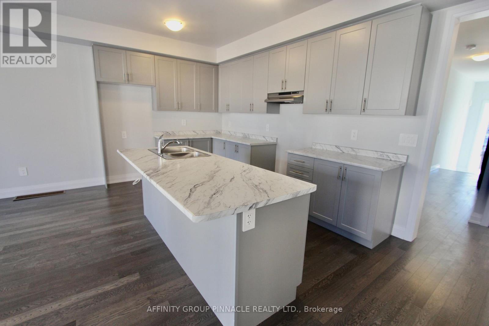 24 Walters Street, Kawartha Lakes (Lindsay), Ontario  K9V 0S2 - Photo 5 - X13047812