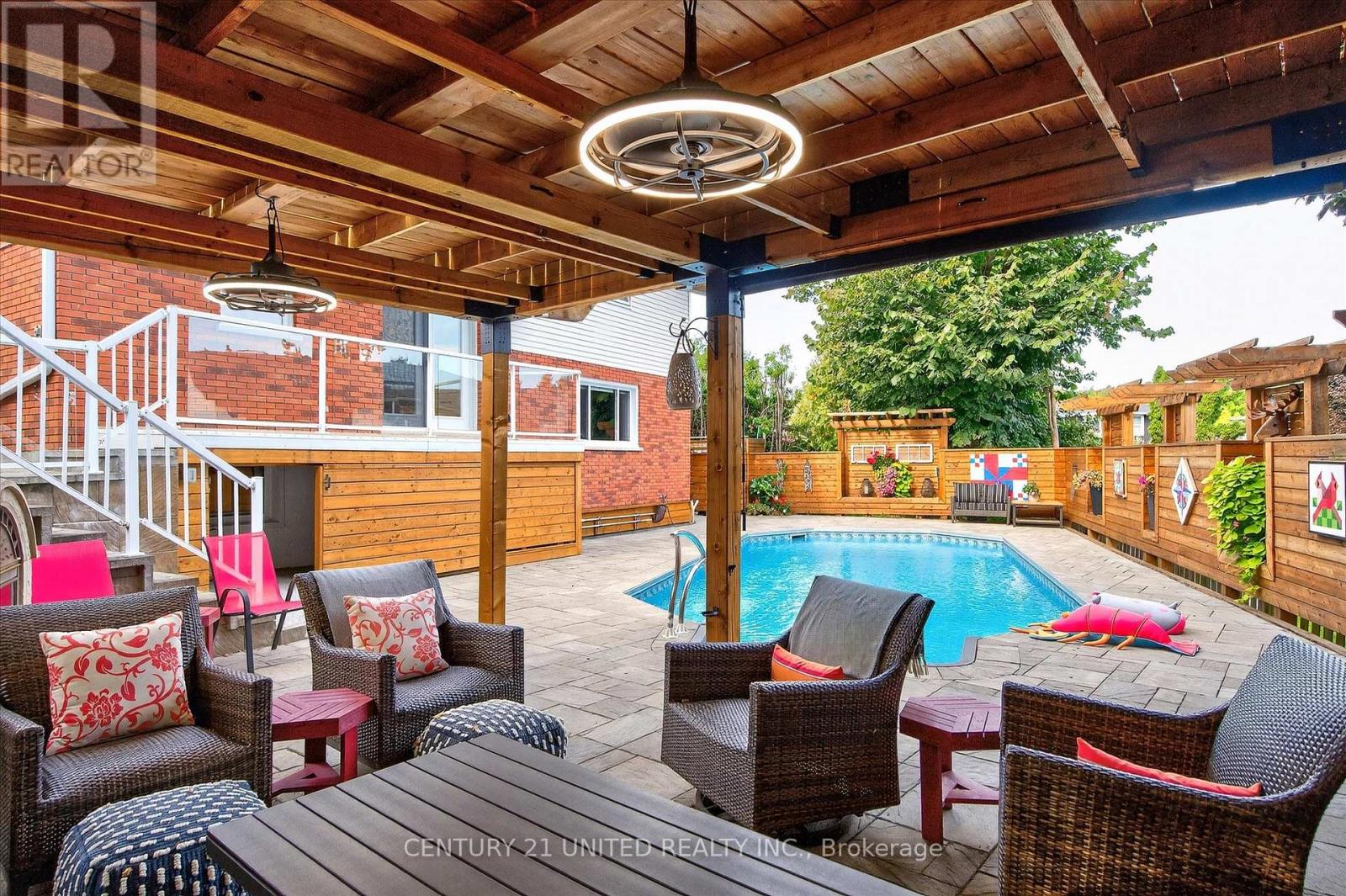 114 Oakwood Crescent, Peterborough (Monaghan Ward 2), Ontario  K9J 1N3 - Photo 2 - X13049238