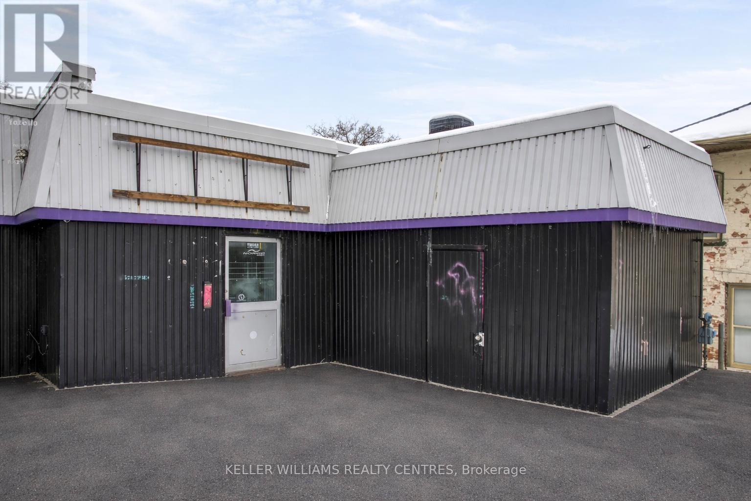 384 Queen Street, Peterborough (Town Ward 3), Ontario  K9H 3J6 - Photo 2 - X13049858