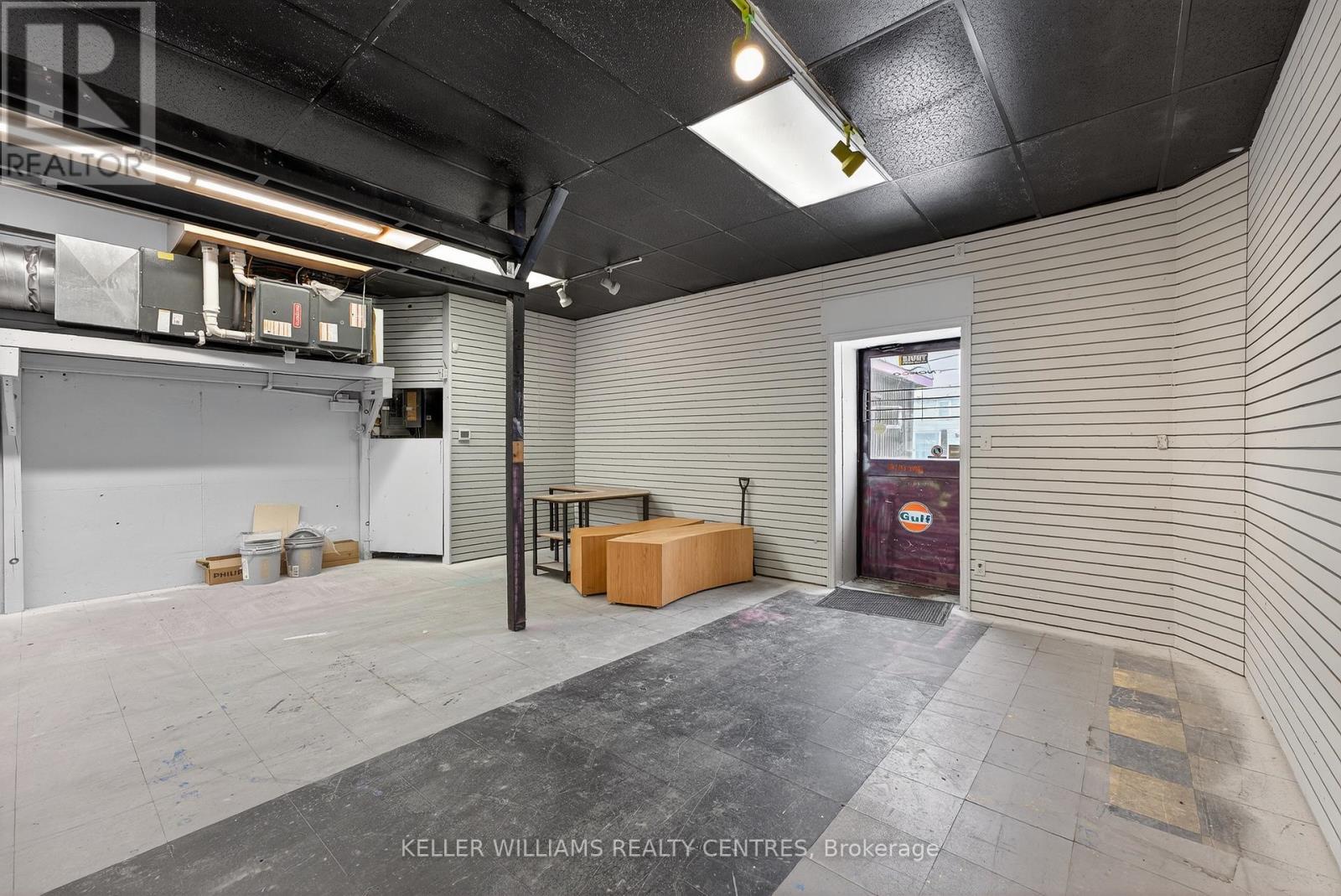 384 Queen Street, Peterborough (Town Ward 3), Ontario  K9H 3J6 - Photo 3 - X13049858