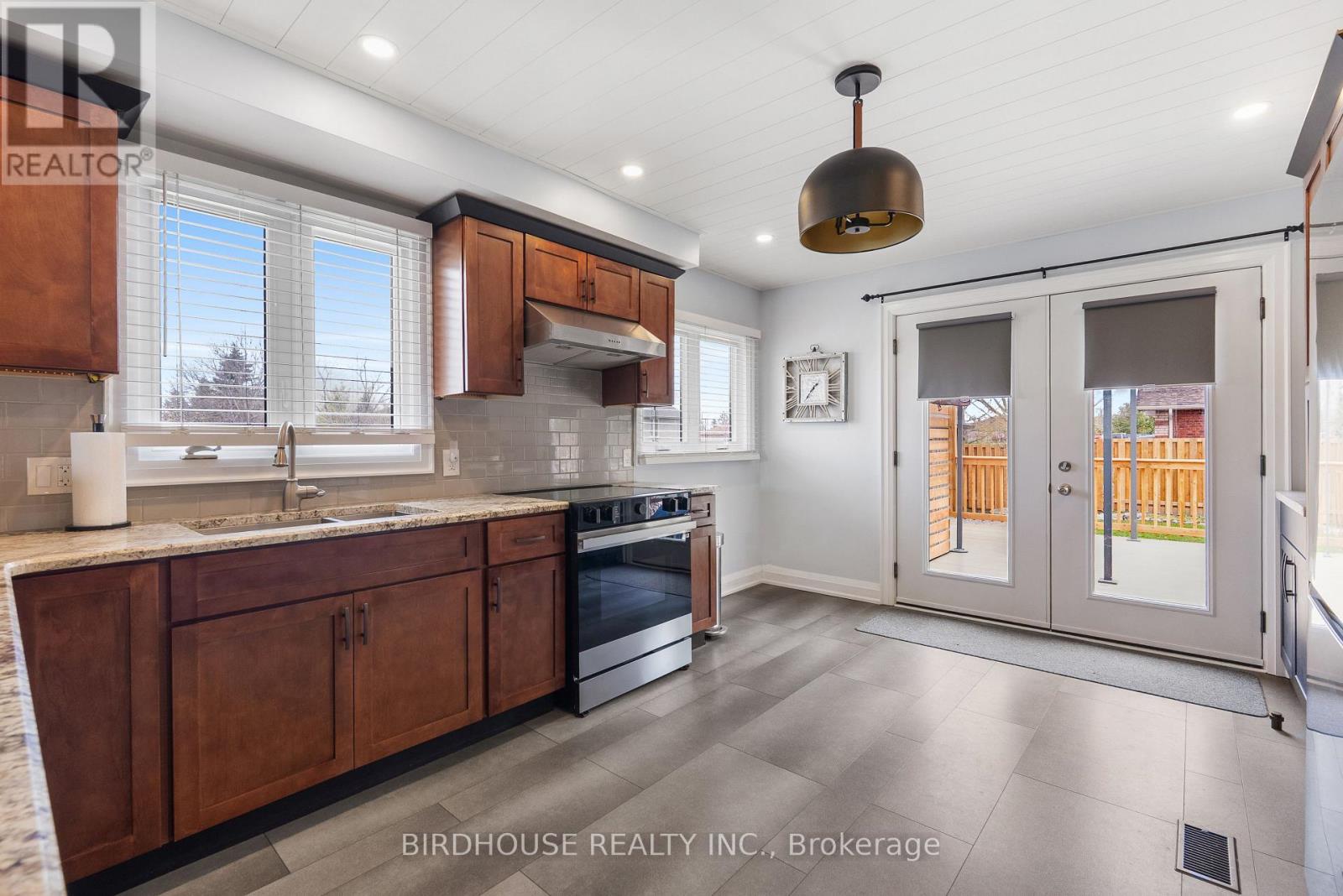 264 Victoria Avenue N, Kawartha Lakes (Lindsay), Ontario  K9V 6B9 - Photo 11 - X13051446