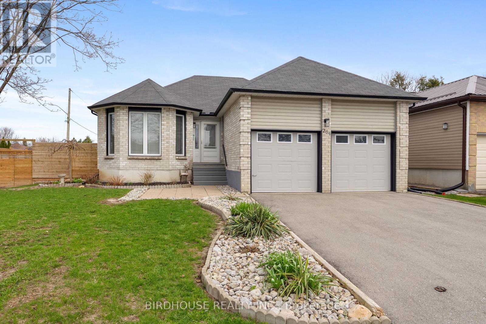 264 Victoria Avenue N, Kawartha Lakes (Lindsay), Ontario  K9V 6B9 - Photo 2 - X13051446