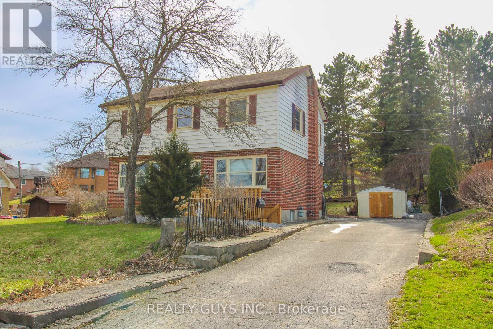 71 Greenhill Drive, Peterborough (Otonabee Ward 1), Ontario  K9J 6E2 - Photo 2 - X13052222