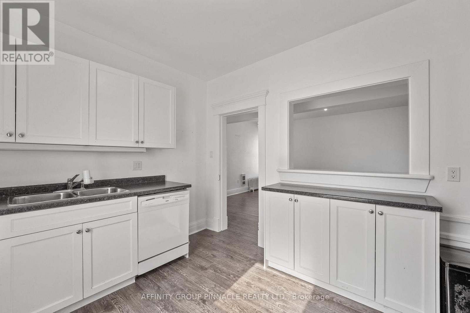 Upper - 255 Kent Street W, Kawartha Lakes (Lindsay), Ontario  K9V 2Z3 - Photo 6 - X13054998