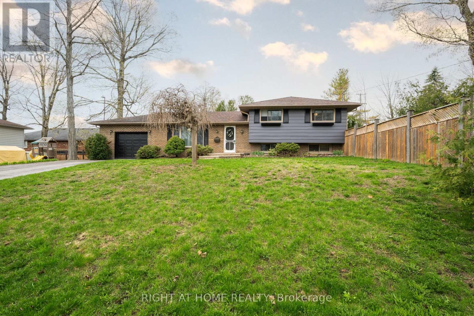 323 LINDAN AVENUE, selwyn, Ontario