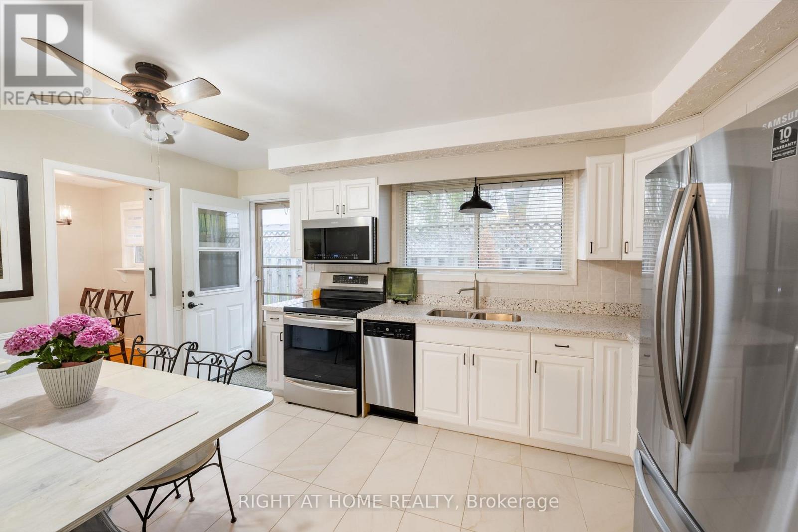 323 Lindan Avenue, Selwyn, Ontario  K9L 1K9 - Photo 2 - X13055976